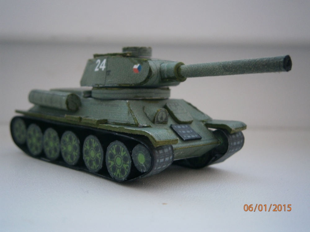 Tank T-34-85 (Plná velikost v novém okně) Tank T-34-85