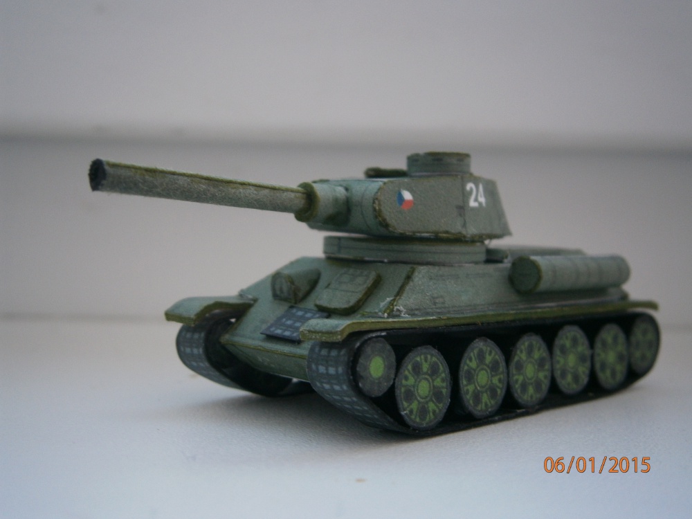 Tank T-34-85 (Plná velikost v novém okně) Tank T-34-85