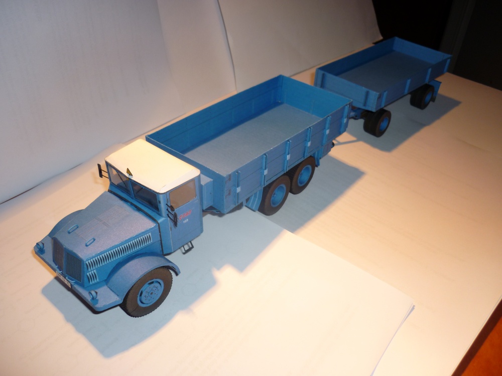 Tatra 111 s valníkovým přívěsem (Plná velikost v novém okně) Tatra 111 s valníkovým přívěsem