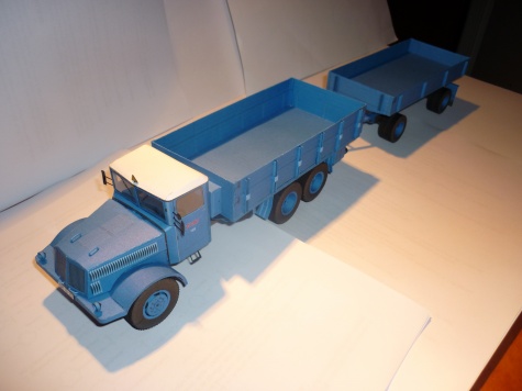 Tatra 111 s valn�kov�m p��v�sem