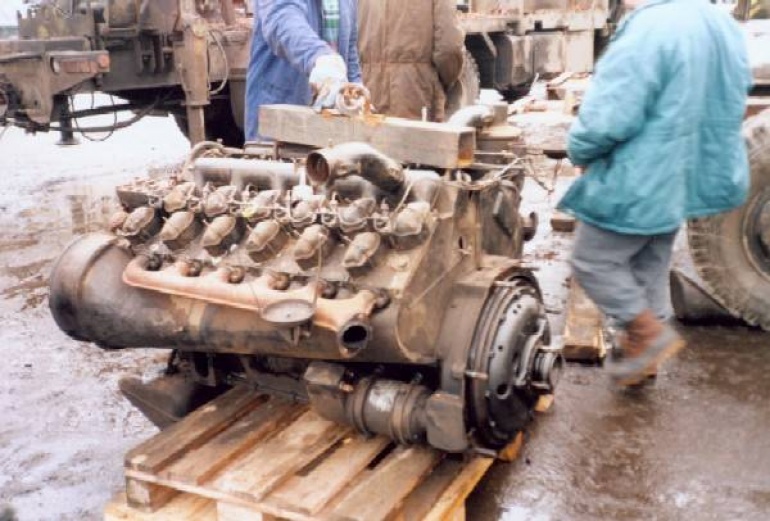 Tatra 141 Interier a motor (Plná velikost v novém okně) Tatra 141 Interier a motor