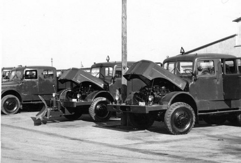 Tatra 141 Interier a motor Tatra 141 Interier a motor