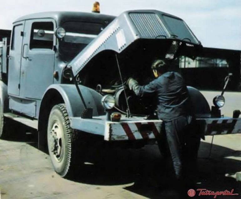 Tatra 141 Interier a motor (Pln� velikost v nov�m okn�) Tatra 141 Interier a motor