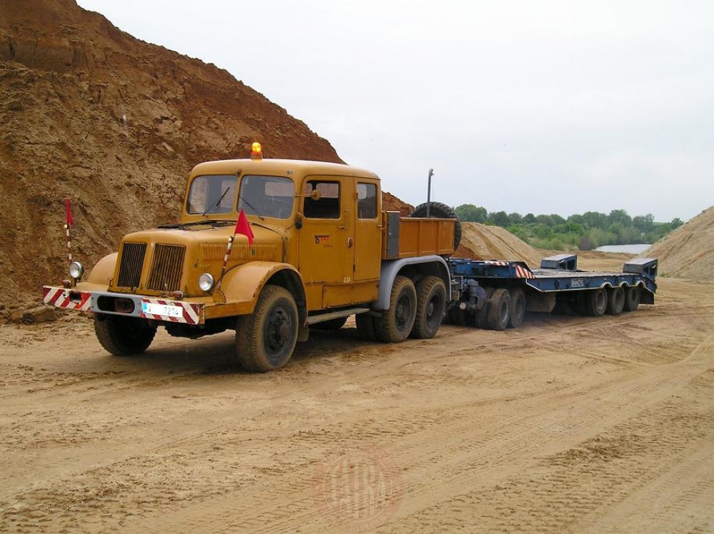 TATRA 141 ŽLUTÁ (Plná velikost v novém okně) TATRA 141 ŽLUTÁ