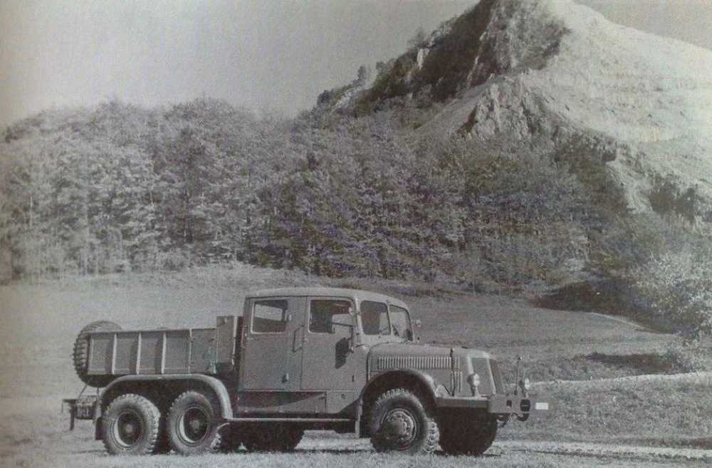 TATRA 141 ŽLUTÁ (Plná velikost v novém okně) TATRA 141 ŽLUTÁ