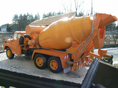 TATRA 148 AUTODOM�CH�VA�