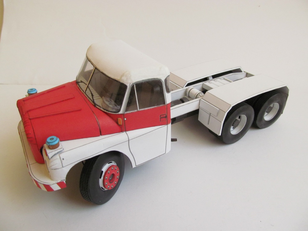 Tatra 148 benzina (Plná velikost v novém okně) Tatra 148 benzina