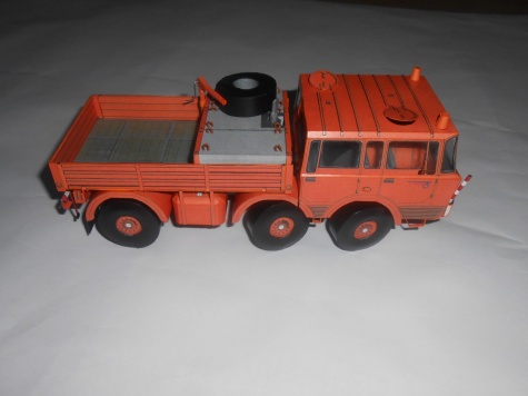 TATRA 813 6x6 + P32 + BVP 2 / TATRA 8X8 + P50 + T34 TATRA 813 6x6 + P32 + BVP 2 / TATRA 8X8 + P50 + T34