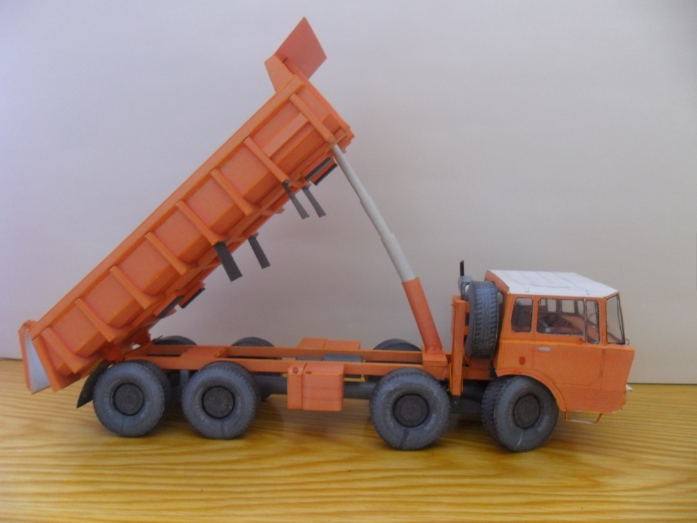 TATRA 813 8x8 S1 (Plná velikost v novém okně) TATRA 813 8x8 S1