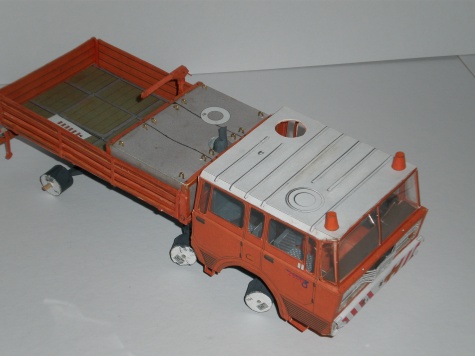 Tatra 813 TP 4x4, 6x6 Tatra 813 TP 4x4, 6x6
