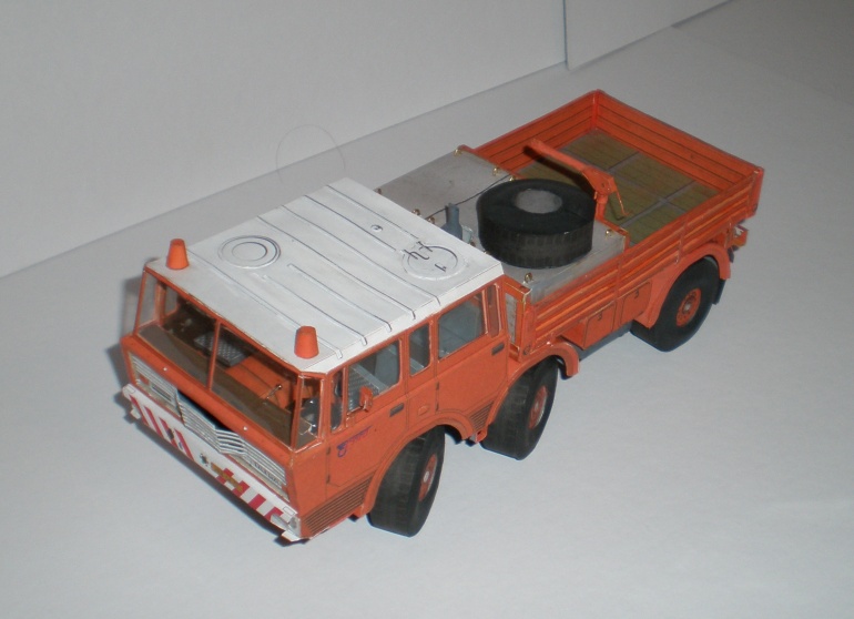 Tatra 813 TP 4x4, 6x6 (Plná velikost v novém okně) Tatra 813 TP 4x4, 6x6