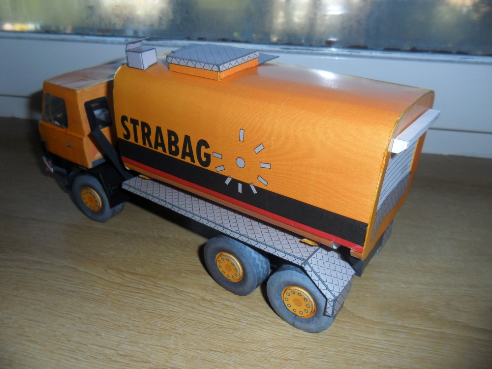 TATRA 815 ROZSTŘIKOVAČ ŽIVICE (Plná velikost v novém okně) TATRA 815 ROZSTŘIKOVAČ ŽIVICE