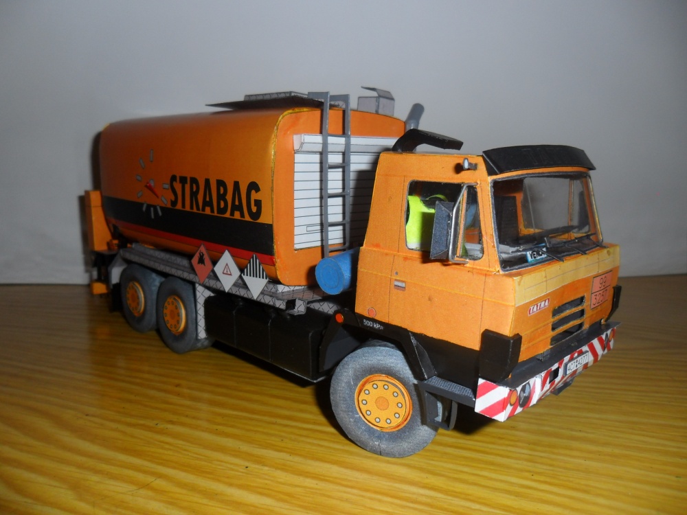 TATRA 815 ROZSTŘIKOVAČ ŽIVICE (Plná velikost v novém okně) TATRA 815 ROZSTŘIKOVAČ ŽIVICE