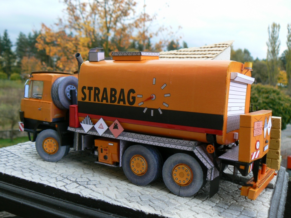 TATRA 815 ROZSTŘIKOVAČ ŽIVICE (Plná velikost v novém okně) TATRA 815 ROZSTŘIKOVAČ ŽIVICE