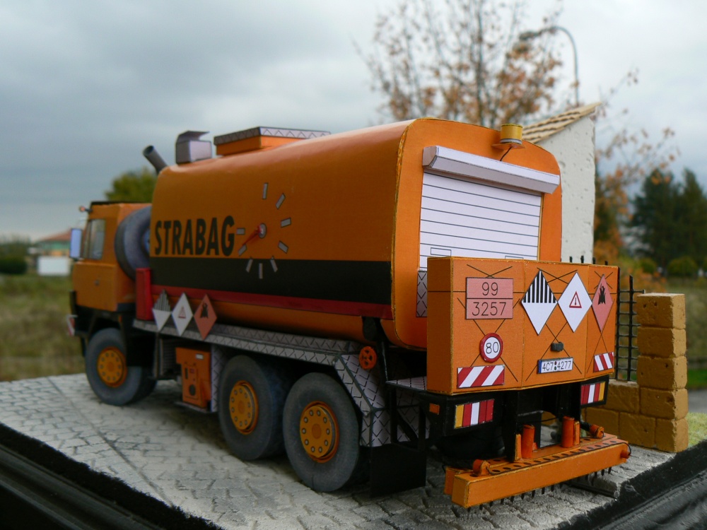 TATRA 815 ROZSTŘIKOVAČ ŽIVICE (Plná velikost v novém okně) TATRA 815 ROZSTŘIKOVAČ ŽIVICE