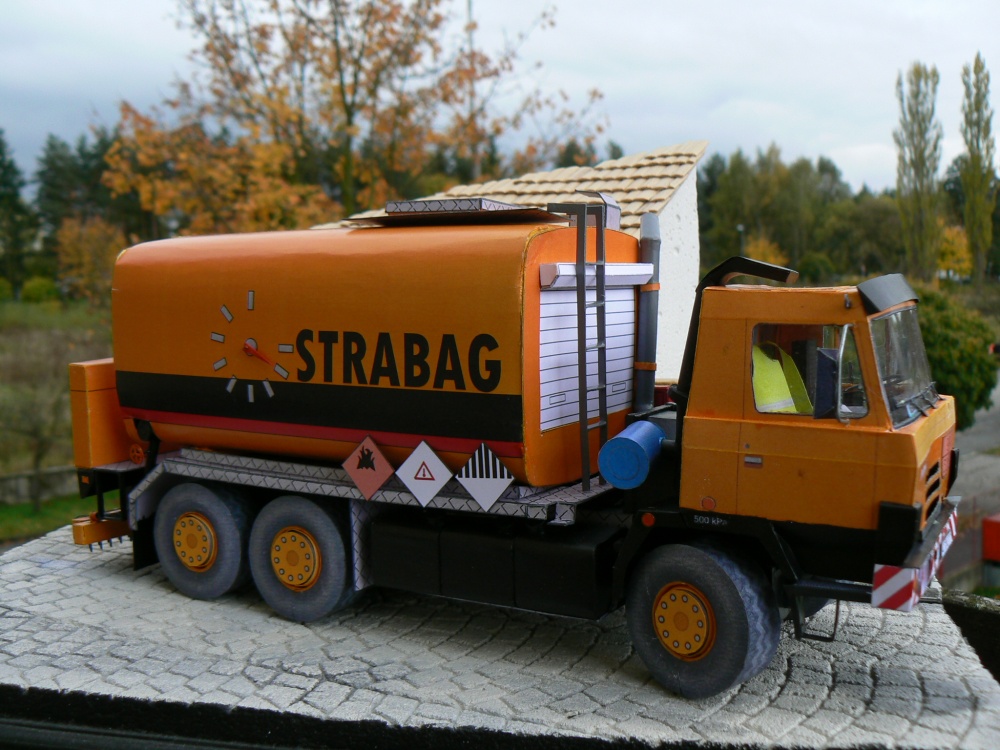 TATRA 815 ROZSTŘIKOVAČ ŽIVICE (Plná velikost v novém okně) TATRA 815 ROZSTŘIKOVAČ ŽIVICE