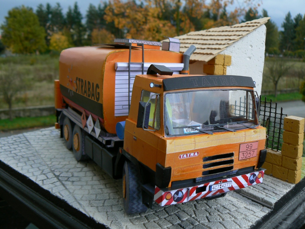 TATRA 815 ROZSTŘIKOVAČ ŽIVICE (Plná velikost v novém okně) TATRA 815 ROZSTŘIKOVAČ ŽIVICE