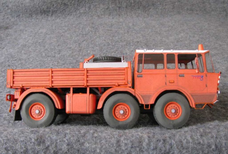 Tatra T813 TP 6x6 + valník P 50 (Plná velikost v novém okně) Tatra T813 TP 6x6 + valník P 50