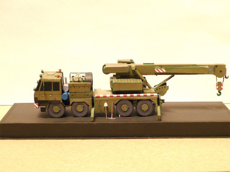 Tatra 815 8x8 AV15 s podvalníkem Stavostroj P50N (Plná velikost v novém okně) Tatra 815 8x8 AV15 s podvalníkem Stavostroj P50N