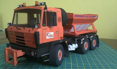 Tatra 815 NTH 6x6 s posypovou nástavbou SYKO-5M a sněhovou radlicí Tatra 815 NTH 6x6 s posypovou nástavbou SYKO-5M a sněhovou radlicí