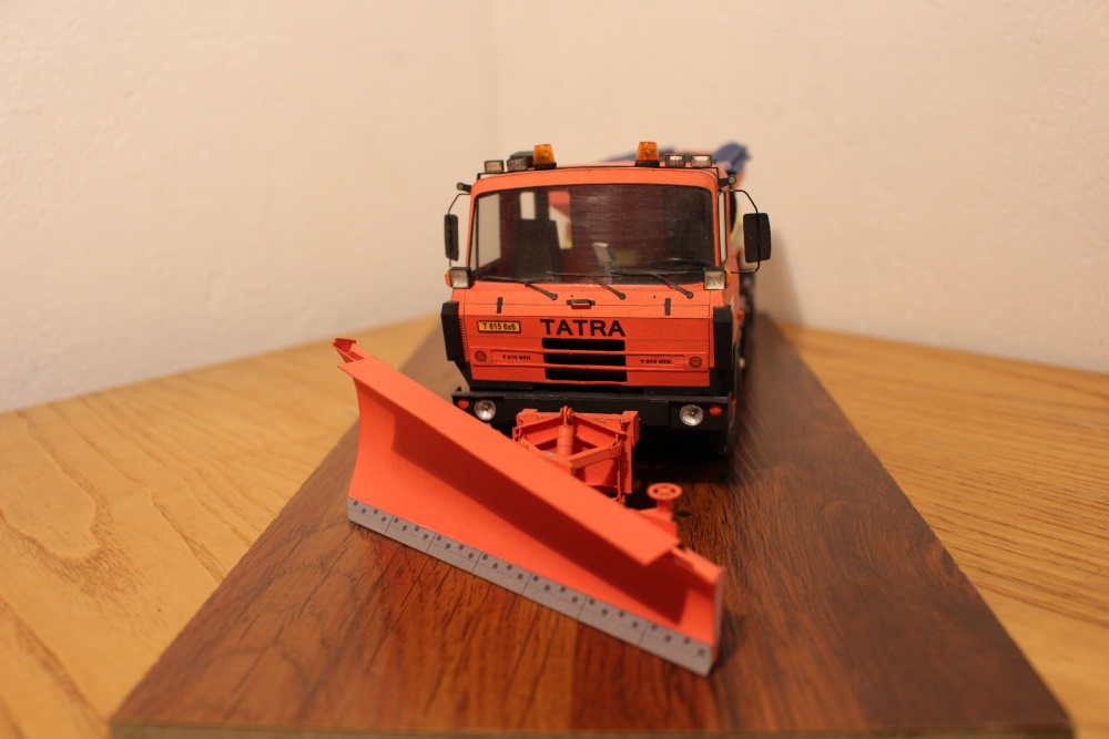 304330