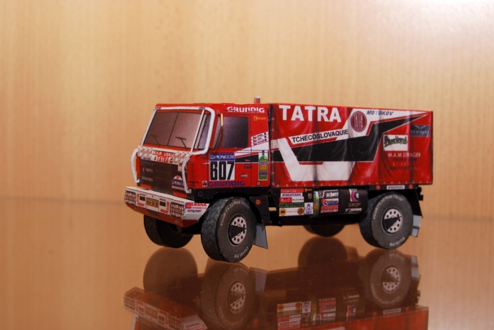 Tatra 815 VD 10 300 4 x 4.1 Dakar 1988 (Plná velikost v novém okně) Tatra 815 VD 10 300 4 x 4.1 Dakar 1988