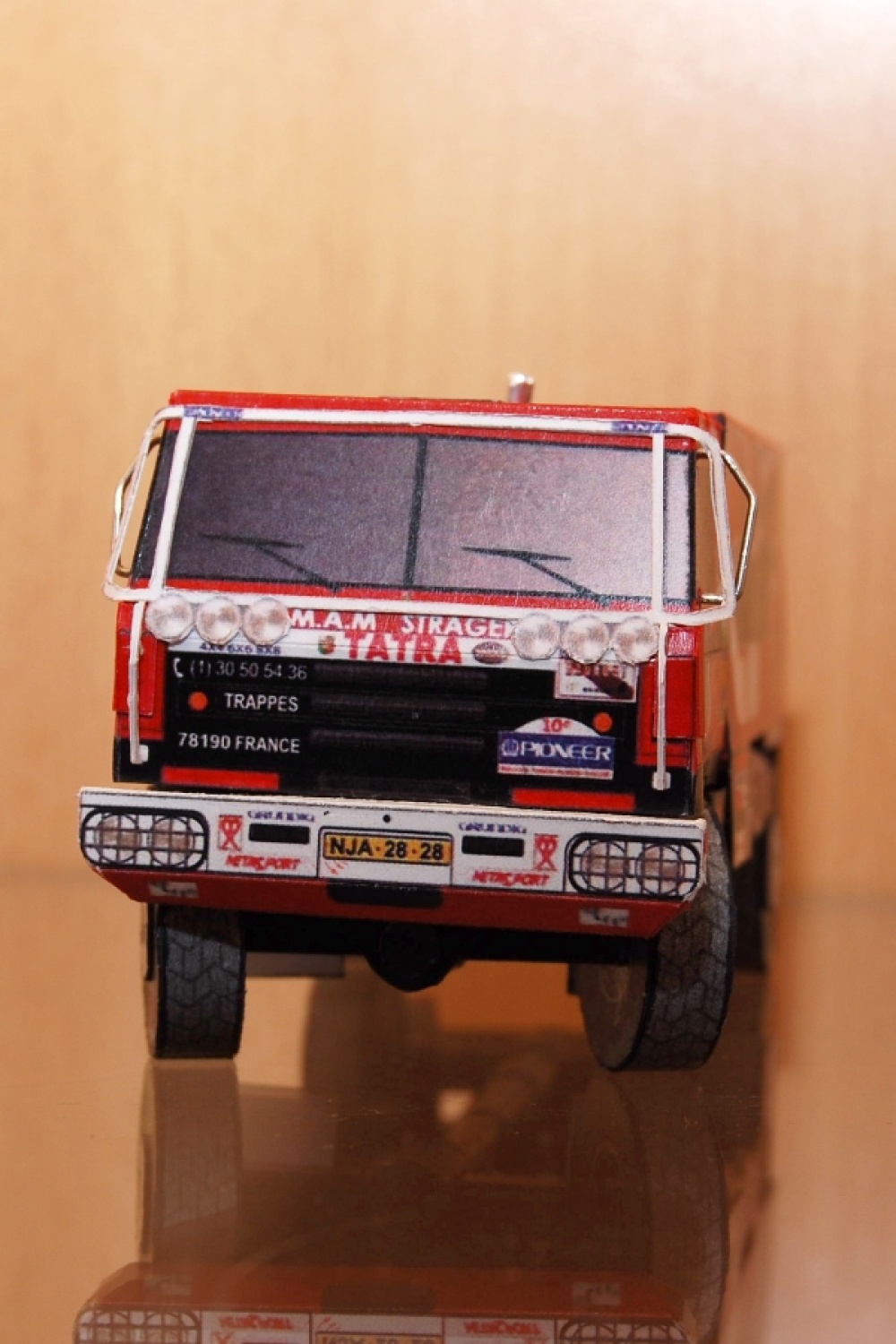 Tatra 815 VD 10 300 4 x 4.1 Dakar 1988 (Plná velikost v novém okně) Tatra 815 VD 10 300 4 x 4.1 Dakar 1988