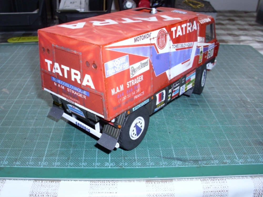 Tatra 815 VD 10 300 4x4.1 Dakar 1988 (Plná velikost v novém okně) Tatra 815 VD 10 300 4x4.1 Dakar 1988