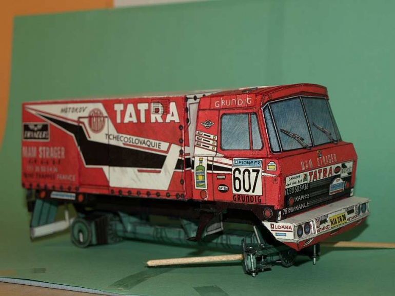 TATRA 815 VD 10 300 4X4.1 DAKAR ´88 (Plná velikost v novém okně) TATRA 815 VD 10 300 4X4.1 DAKAR ´88