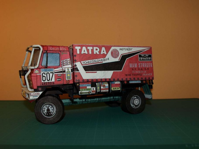 TATRA 815 VD 10 300 4X4.1 DAKAR ´88 (Plná velikost v novém okně) TATRA 815 VD 10 300 4X4.1 DAKAR ´88