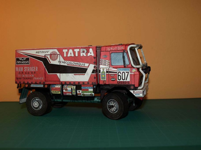 TATRA 815 VD 10 300 4X4.1 DAKAR ´88 (Plná velikost v novém okně) TATRA 815 VD 10 300 4X4.1 DAKAR ´88