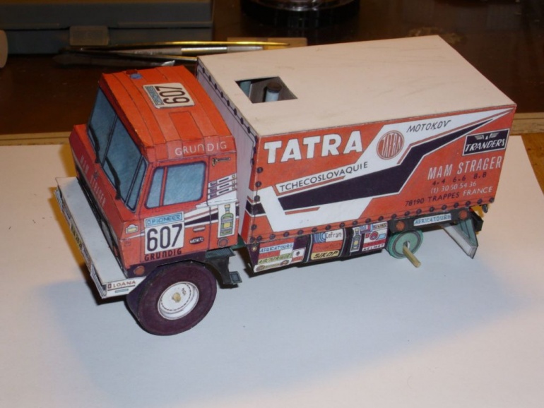 Tatra 815 VD 10 300 4x4.1 Dakar 1988 (Plná velikost v novém okně) Tatra 815 VD 10 300 4x4.1 Dakar 1988