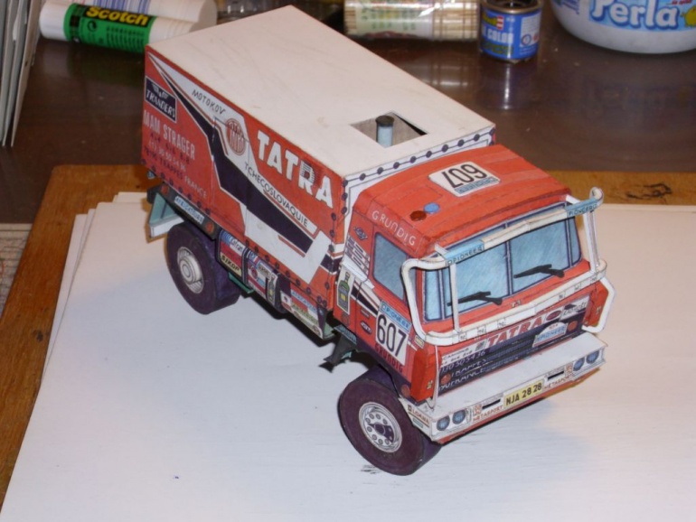 Tatra 815 VD 10 300 4x4.1 Dakar 1988 (Plná velikost v novém okně) Tatra 815 VD 10 300 4x4.1 Dakar 1988