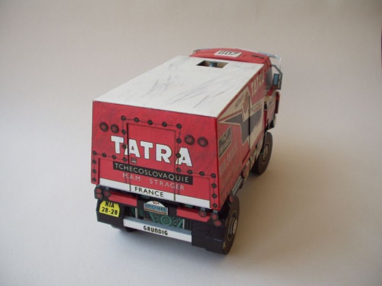 Tatra 815 VD 10 300 Dakar 88 (Plná velikost v novém okně) Tatra 815 VD 10 300 Dakar 88