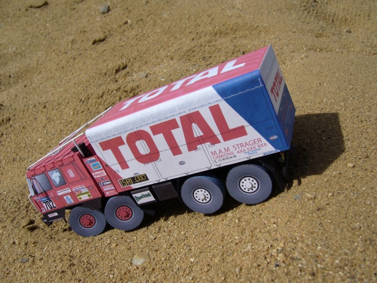 Tatra 815 VT 26 265 8X8 TOTAL Dakar 1988 (Plná velikost v novém okně) Tatra 815 VT 26 265 8X8 TOTAL Dakar 1988