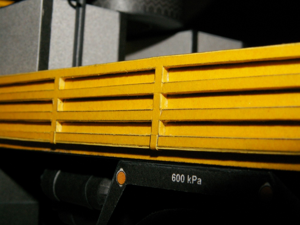Tatra 815 žlutá (Plná velikost v novém okně) Tatra 815 žlutá