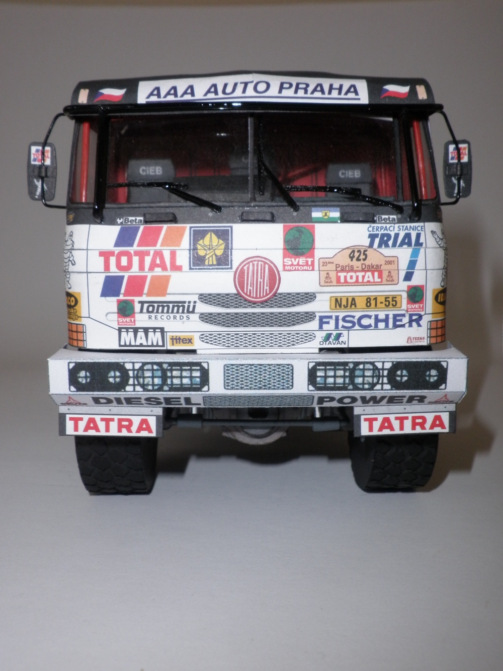 Tatra T 815 2 ZE R 55 16 400 4x4.1/33 Dakar 2001 (Plná velikost v novém okně) Tatra T 815 2 ZE R 55 16 400 4x4.1/33 Dakar 2001
