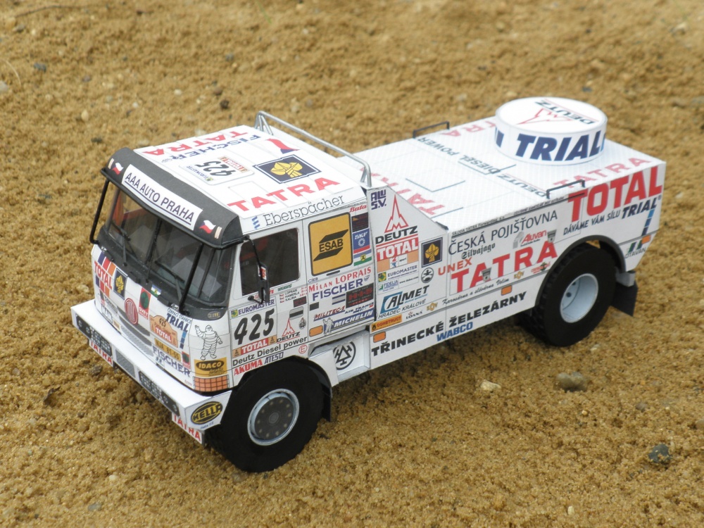 Tatra T 815 2 ZE R 55 16 400 4x4.1/33 Dakar 2001 (Plná velikost v novém okně) Tatra T 815 2 ZE R 55 16 400 4x4.1/33 Dakar 2001