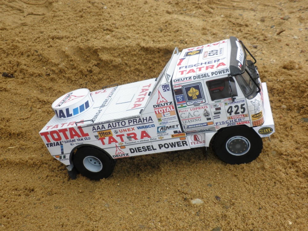 Tatra T 815 2 ZE R 55 16 400 4x4.1/33 Dakar 2001 (Plná velikost v novém okně) Tatra T 815 2 ZE R 55 16 400 4x4.1/33 Dakar 2001