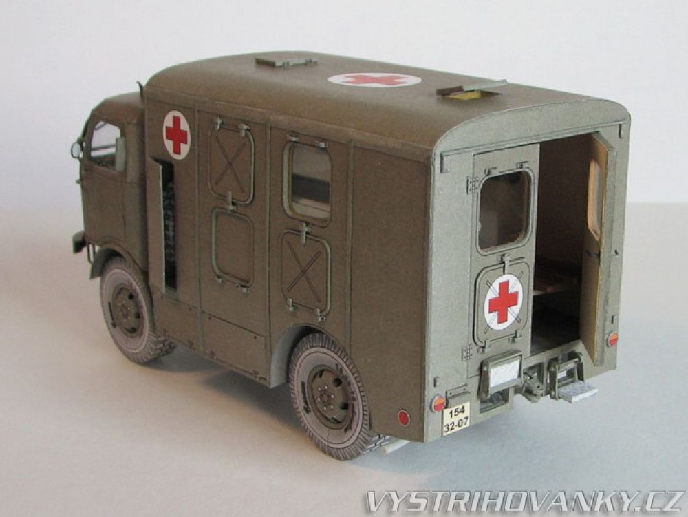 Tatra T805 4x4 Ambulance (Plná velikost v novém okně) Tatra T805 4x4 Ambulance