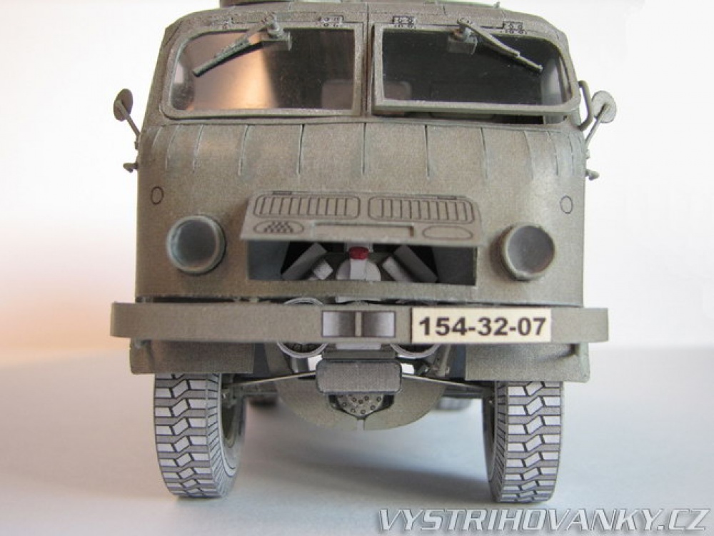 Tatra T805 4x4 Ambulance (Plná velikost v novém okně) Tatra T805 4x4 Ambulance