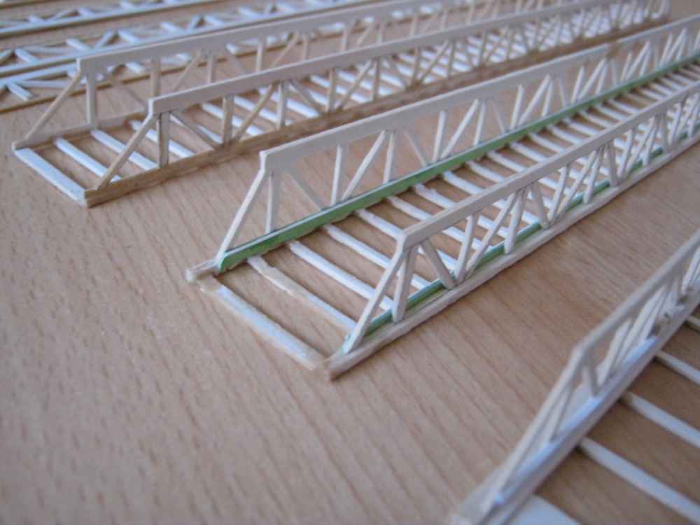 232303