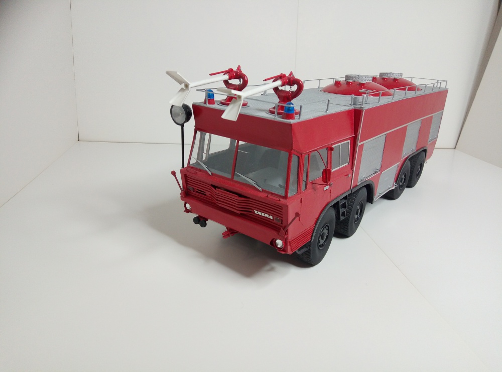 Tatra T813 PRHA Slovnaft (Plná velikost v novém okně) Tatra T813 PRHA Slovnaft