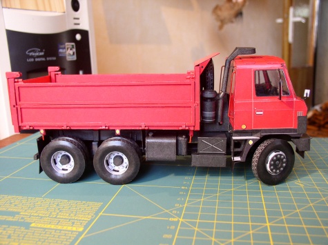 Tatra T815 S3 26 208 6x6.2 - třístranný sklápěč Tatra T815 S3 26 208 6x6.2 - třístranný sklápěč