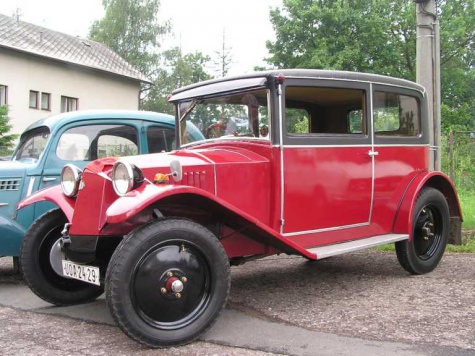 Tatra 12 - pevná dvoudveřová limuzína Tatra 12 - pevná dvoudveřová limuzína