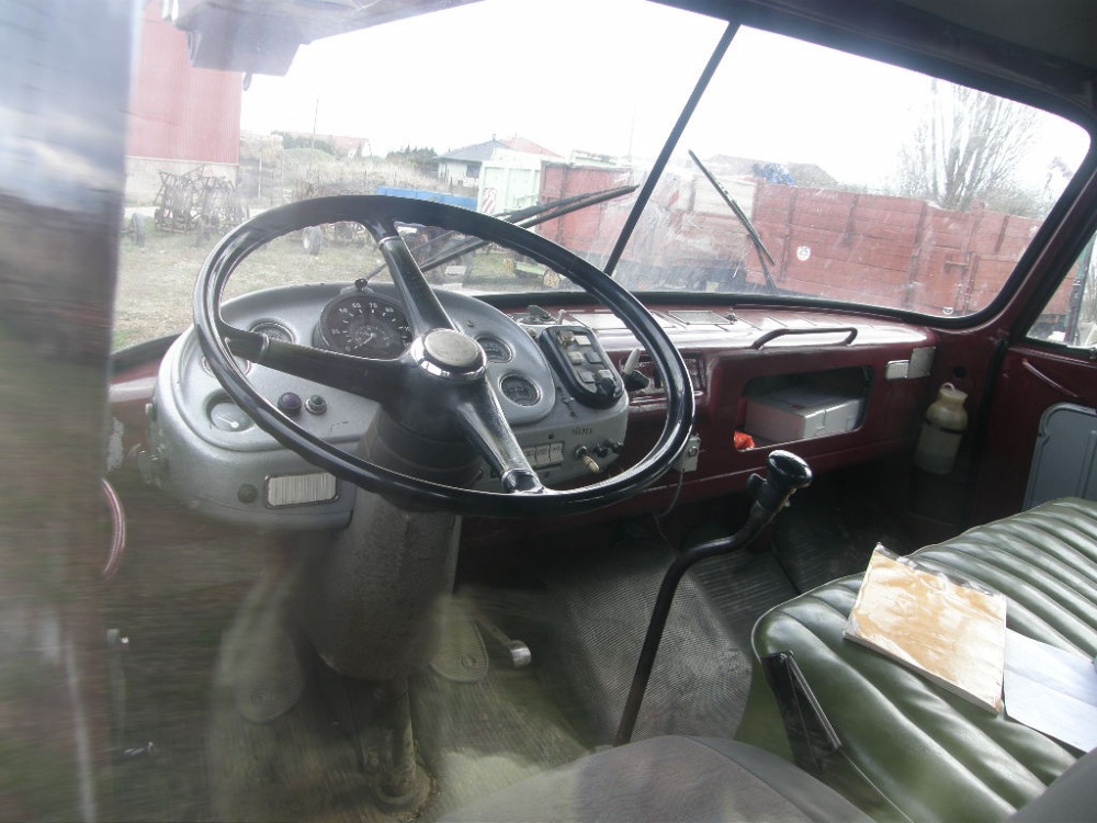 Tatra 148 vysokozdvižná plošina (Plná velikost v novém okně) Tatra 148 vysokozdvižná plošina