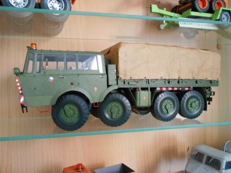 Tatra 813 8x8 Kolos Tatra 813 8x8 Kolos