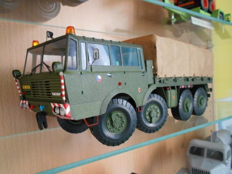 Tatra 813 8x8 Kolos
