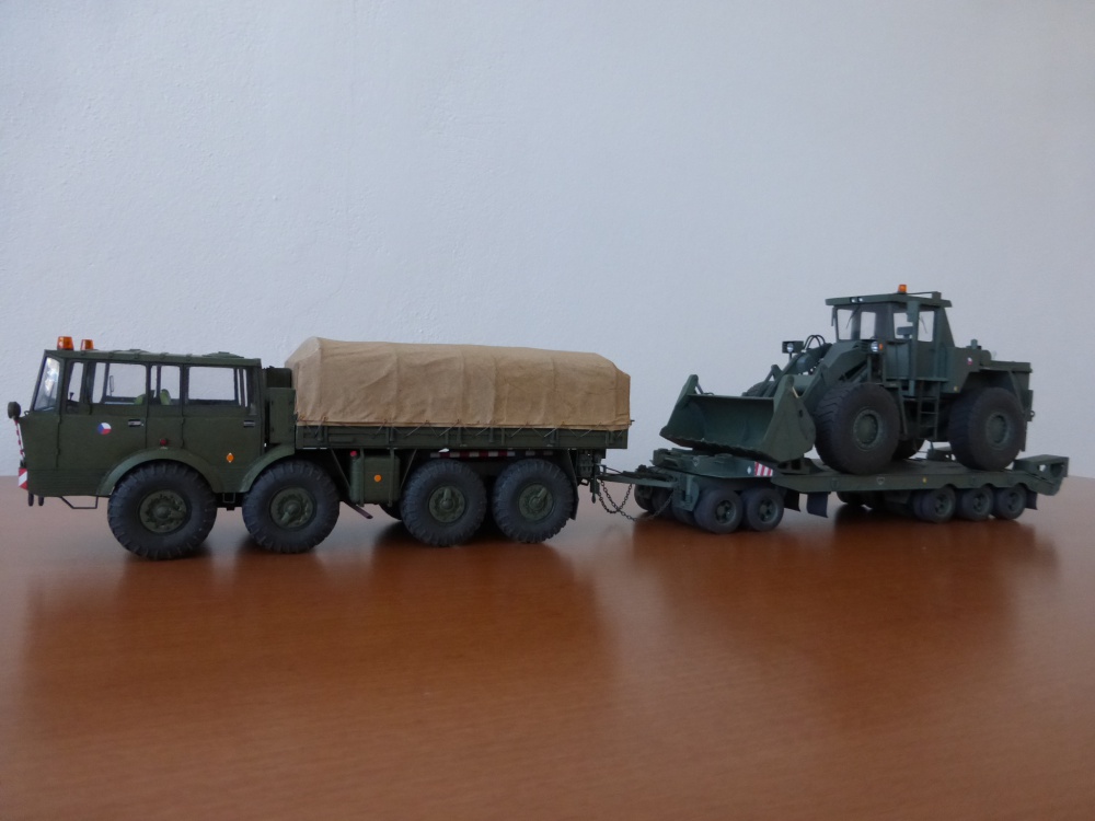 Tatra 813 8x8 Kolos (Plná velikost v novém okně) Tatra 813 8x8 Kolos