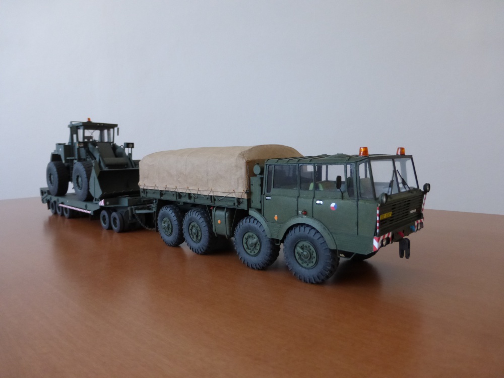 Tatra 813 8x8 Kolos (Plná velikost v novém okně) Tatra 813 8x8 Kolos